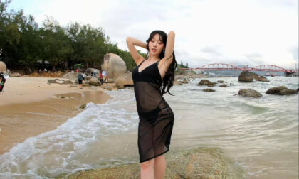 国产美女VR视频 海滩美女 半透黑纱裙-43VR视频资源网